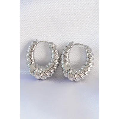 BUĞZ Pirinç Gümüş Renk Tırtık Detay Bombeli Halka Küpe