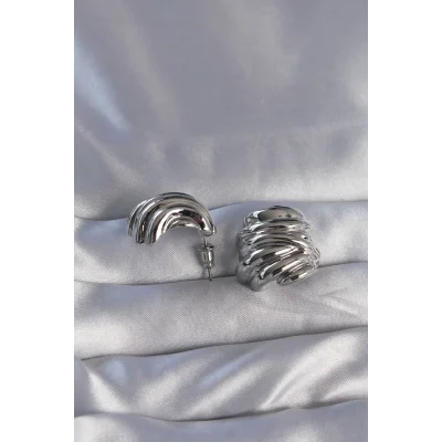 BUĞZ Pirinç Gümüş Renk Tırtıklı Bombe Model Küpe - Lisinya