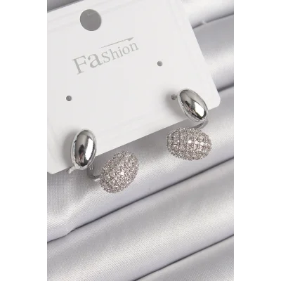 BUĞZ Pirinç Gümüş Renk Zirkon Taşlı Bombeli Model Kadın Küpe