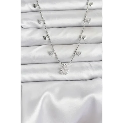 BUĞZ Pirinç Gümüş Renk Zirkon Taşlı Çiçek Model Kadın Kolye