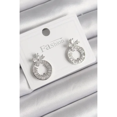 BUĞZ Pirinç Gümüş Renk Zirkon Taşlı Halka Model Çiçek Figür Kadın Küpe