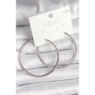 BUĞZ Pirinç Gümüş Renk Zirkon Taşlı Halka Model Kadın Küpe