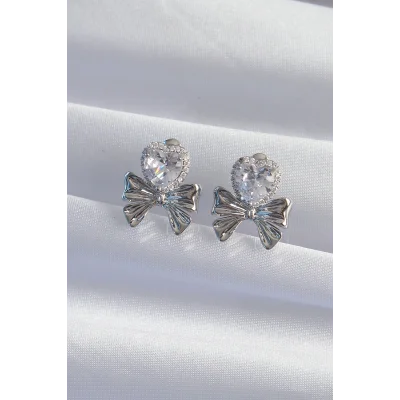 BUĞZ Pirinç Gümüş Renk Zirkon Taşlı Kalp Model Fiyonk Küpe - Lisinya