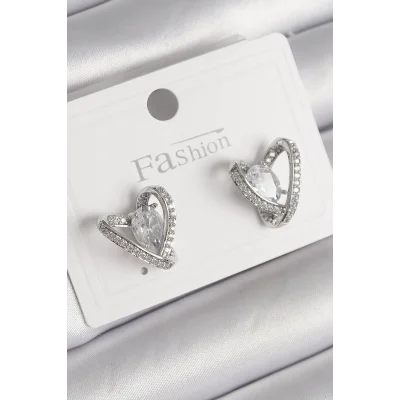 BUĞZ Pirinç Gümüş Renk Zirkon Taşlı Kalp Model Kadın Küpe
