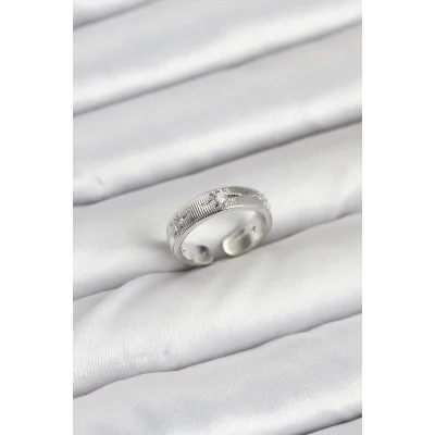 BUĞZ Pirinç Gümüş Renk Zirkon Taşlı Kutup Yıldızı Model Kadın Yüzük