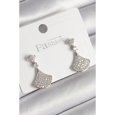 BUĞZ Pirinç Gümüş Renk Zirkon Taşlı Motif Model Kadın Küpe