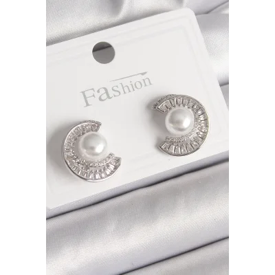 BUĞZ Pirinç Gümüş Renk Zirkon Taşlı Salyangoz Model İnci Detay Kadın Küpe