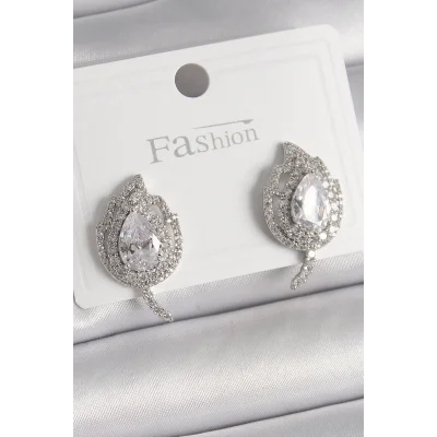 BUĞZ Pirinç Gümüş Renk Zirkon Taşlı Yaprak Model Kadın Küpe