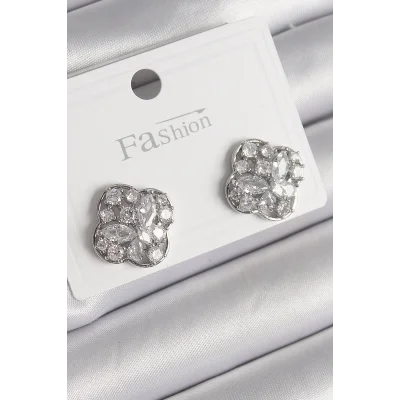 BUĞZ Pirinç Gümüş Renk Zirkon Taşlı Yonca Model Kadın Küpe