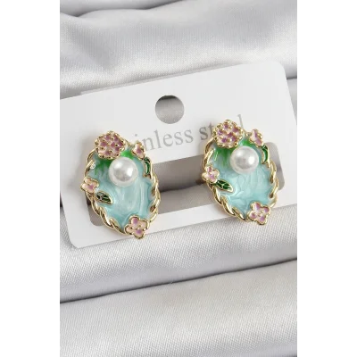 BUĞZ Pirinç Yeşil Mineli İnci Detaylı Sanatsal Portre Model Gold Renk Kadın Küpe