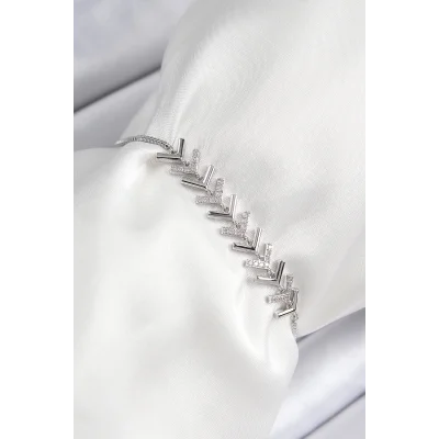 BUĞZ Pirinç Zirkon Taşlı Sıralı Ok Model Gümüş Renk Asansörlü Kadın Bileklik