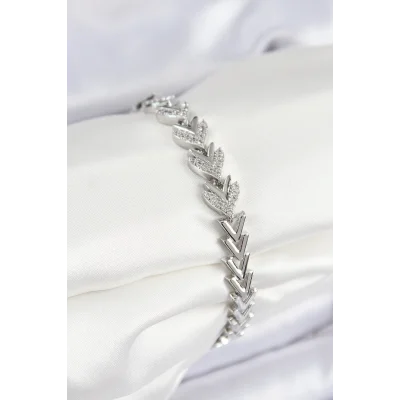 BUĞZ Pirinç Zirkon Taşlı Sıralı Ok Model Gümüş Renk Kadın Bileklik