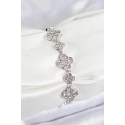 BUĞZ Pirinç Zirkon Taşlı Yonca Model Gümüş Renk VIP Seri Kadın Bileklik