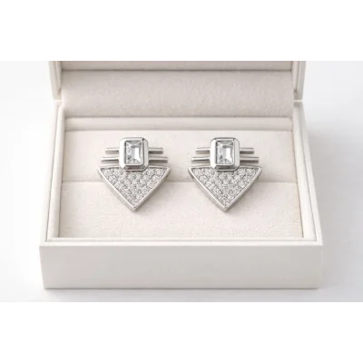 BUĞZ Serenay Küpe MODEL 10 – Şeffaf Taşlı Geometrik Zirkon Detaylı Gümüş Renk Çelik Küpe, Kararma Yapmaz