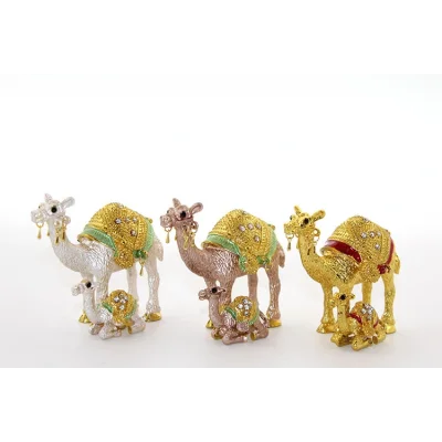 BUĞZ Swarovski Yavrulu Deve Model 2