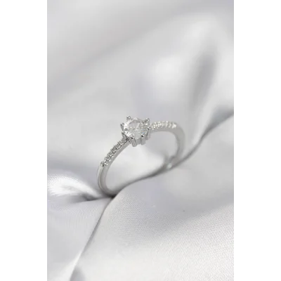 BUĞZ Tek Taş Model Gümüş Renk Zirkon Taşlı Kadın Yüzük