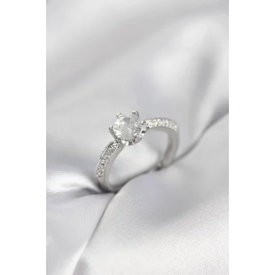 BUĞZ Tek Taş Model Zirkon Taşlı Gümüş Renk Kadın Yüzük