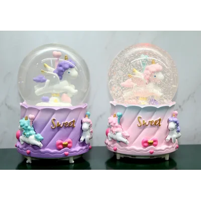 BUĞZ Unicorn İçi Dönmeli Püskürtmeli Işıklı Müzikli Kar Küresi Büyük Boy