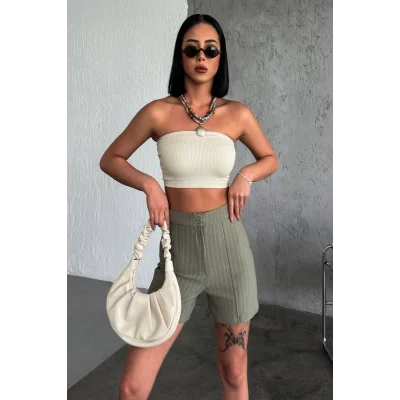 BUĞZ Zarif ve Şıklığı Bir Arada Sunan Yüksek Bel Krep Esnek Çimalı Çizgili Şort Haki ( BUĞZ )