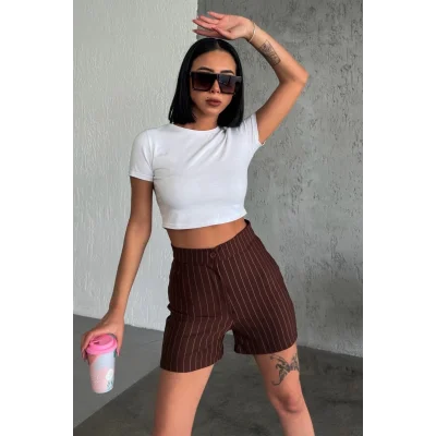 BUĞZ Zarif ve Şıklığı Bir Arada Sunan Yüksek Bel Krep Esnek Çimalı Çizgili Şort Kahverengi ( BUĞZ )