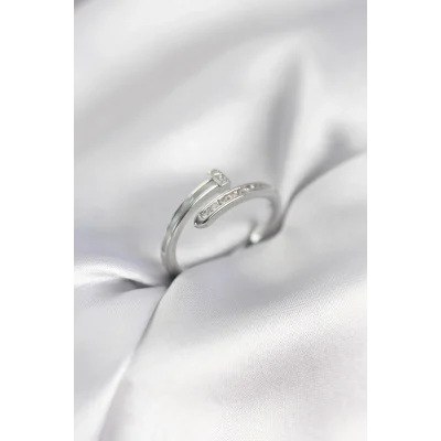 BUĞZ Zirkon Taşlı Gümüş Renk Yassı Çivi Model Kadın Yüzük