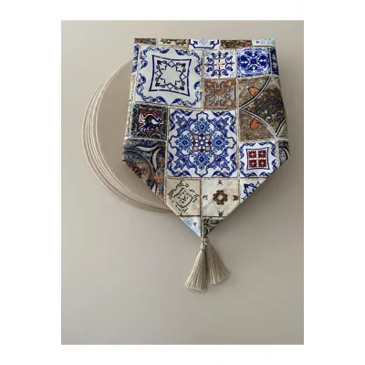 Genel Ürün Çini Desenli Krem Runner ve Supla Seti, şık ve kullanışlı ev dekoru.