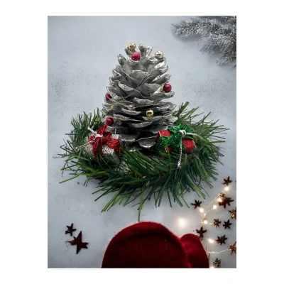 Genel Ürün Yılbaşı Masa Dekorasyonu Masa Süsü Renkli Kozalak Işık Süslü Kozalak 10x10 Cm