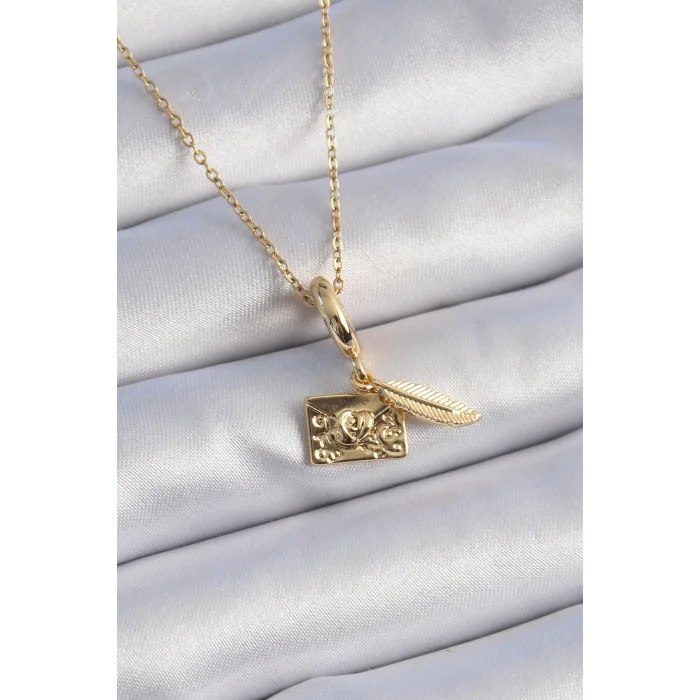 BUĞZ 316L Çelik Gold Renk Kalp Detay Mektup Figür Charm Model Kadın Kolye