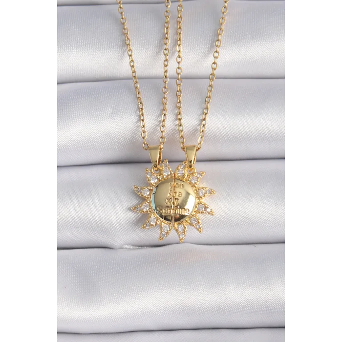 BUĞZ 316L Çelik Gold Renk Zirkon Taşlı Güneş Model İşleme Yazı Detay Arkadaş Kolyesi - Lisinya