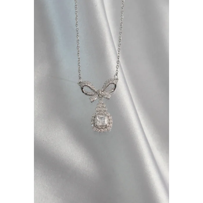 BUĞZ 316L Çelik Gümüş Renk Fiyonk Detay Zirkon Taşlı Tektaş Kolye