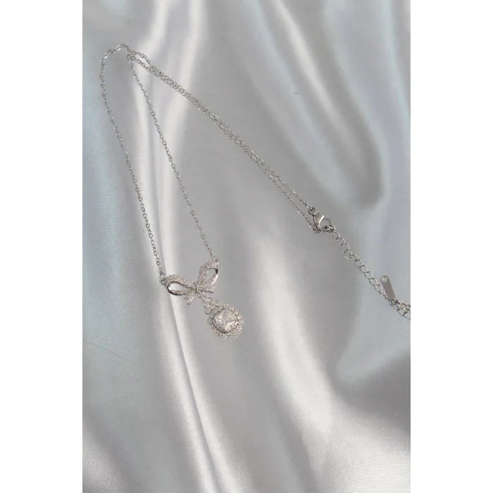 BUĞZ 316L Çelik Gümüş Renk Fiyonk Detay Zirkon Taşlı Tektaş Kolye