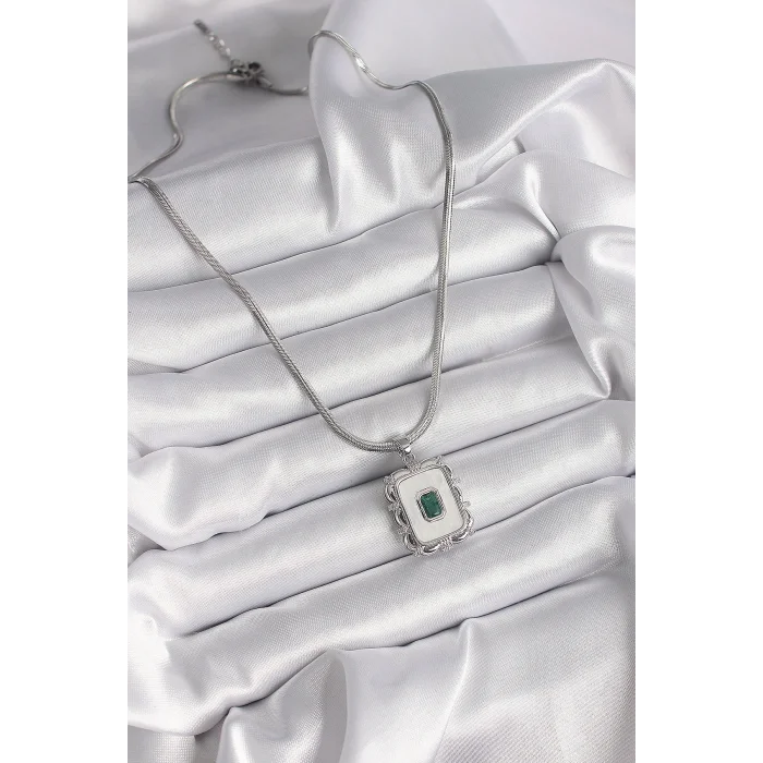 BUĞZ 316L Çelik Gümüş Renk İtalyan Zincir Beyaz Sedefli Kare Portre Model Zümrüt Taş Detay Kadın Kolye