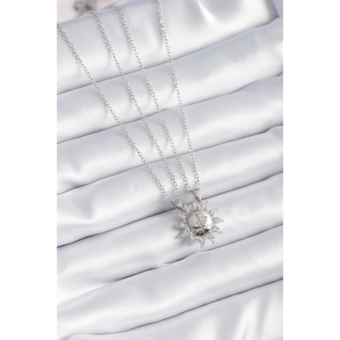 BUĞZ 316L Çelik Gümüş Renk Zirkon Taşlı Güneş Model İşleme Yazı Detay Arkadaşlık Kolyesi - Lisinya