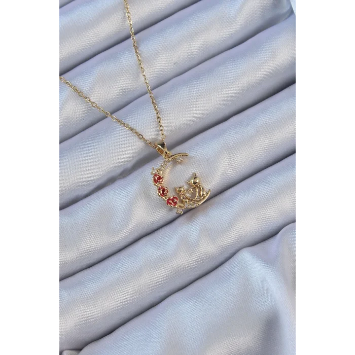 BUĞZ 316L Çelik Zincir Altın Renk Kırmızı Gül Detay Kedi Figür Zirkon Taşlı Ay Kolye