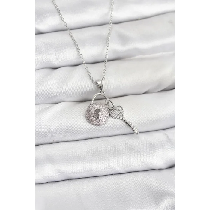BUĞZ 316L Çelik Zincir Gümüş Renk Kilit Anahtar Model Zirkon Taşlı Kadın Kolye