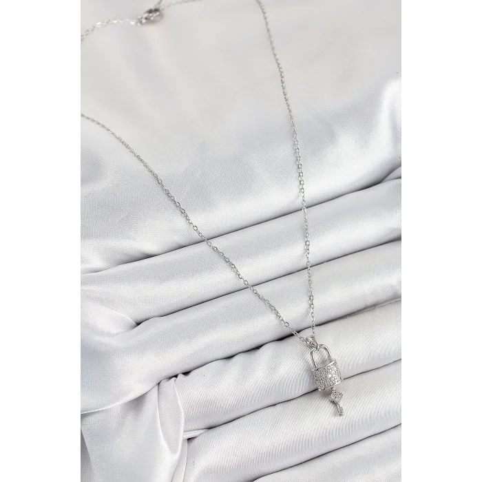 BUĞZ 316L Çelik Zirkon Taşlı Kilit Ve Sallantılı Anahtar Model Gümüş Renk Kadın Kolye
