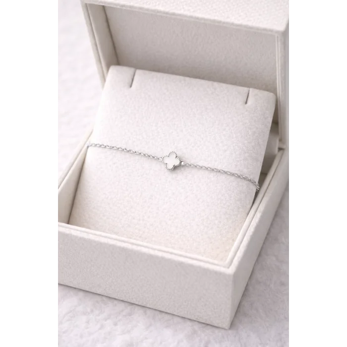 BUĞZ Beyaz Sedef Taşlı Yonca Figürlü Gümüş Renk Çelik Bileklik MODEL 4 – Kararma Yapmaz, Minimal ve Zarif Kadın Bilekliği