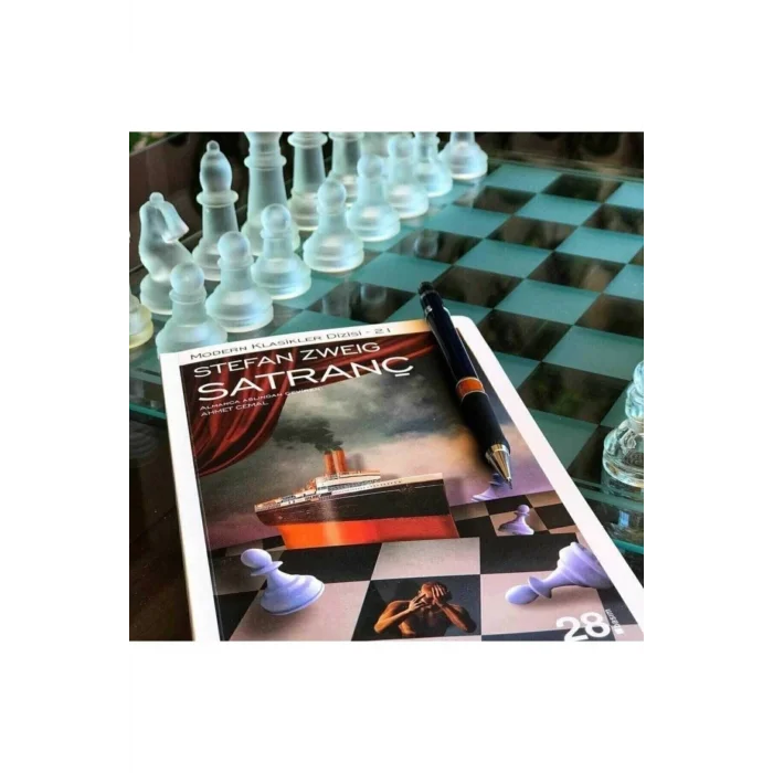 BUĞZ Cam satranç takımı 20x20 cm boyutunda şeffaf cam taşlar ve cam satranç tahtası ile