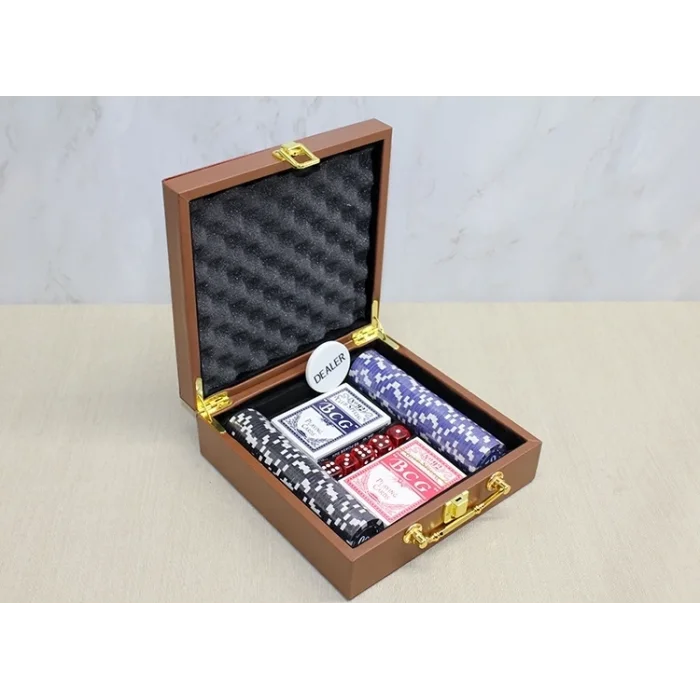 BUĞZ Deri Çantalı 100 Chip Ve 2 Adet İskambil Kağitına Sahip Poker Oyunu Alk4228