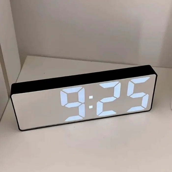  Dijital Sese Duyarlı Alarmlı Masa Saati