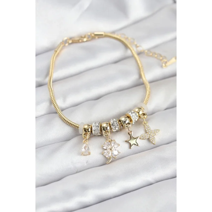 BUĞZ Gold Renk Pirinç Yonca Charmlı Kadın Bileklik