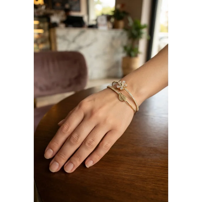 BUĞZ Gold Renk Zirkon Taşlı Çiçek Model Kadın Bileklik - BUĞZ