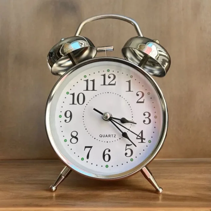  Gümüş Metal Alarmlı Masa Saati