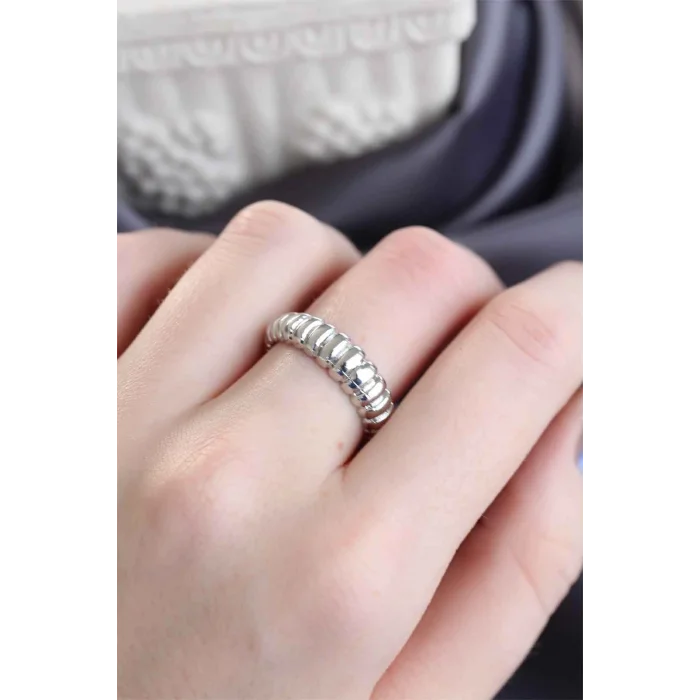 BUĞZ Gümüş Renk Ayarlamalı Burgu Kadın Yüzük - Lisinya