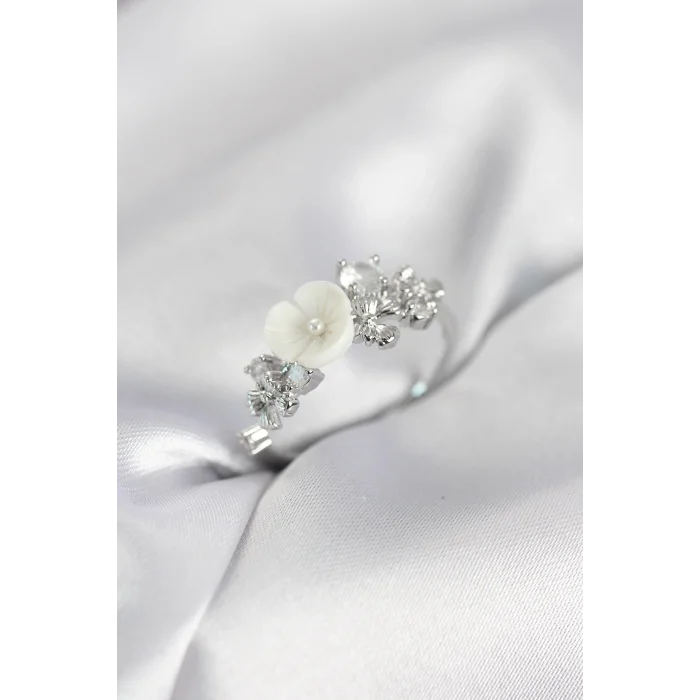 BUĞZ Gümüş Renk Pirinç Çiçek Model Zirkon Taşlı Kadın Yüzük