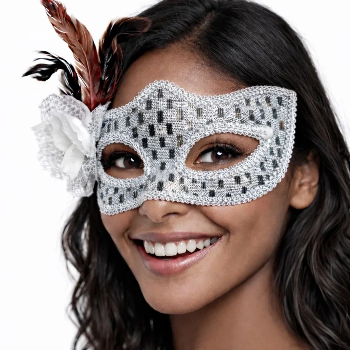 BUĞZ Gümüş Renk Tüylü Balo Maskesi Kadın Parti Aksesuarı
