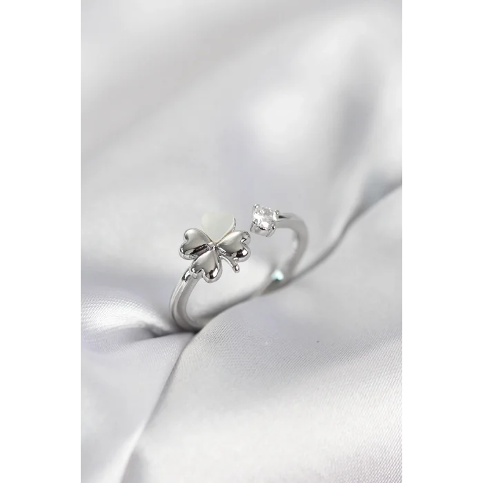 BUĞZ Gümüş Renk Yonca Model Sedefli Kadın Yüzük