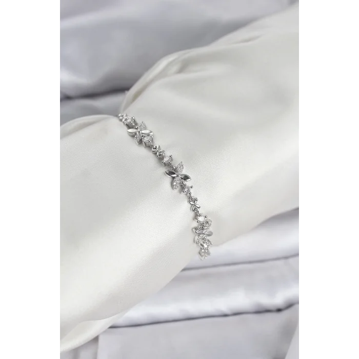 BUĞZ Gümüş Renk Yonca Model Zirkon Taşlı Asansörlü Kadın Bileklik