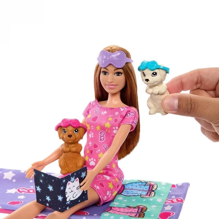  HXN01 Barbie ve Köpekçikleri Pijama Partisi