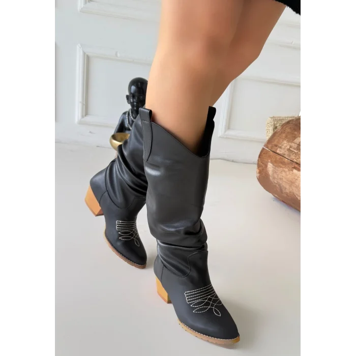 BUĞZ Jeoni Siyah Cilt Topuklu Çizme - Lisinya